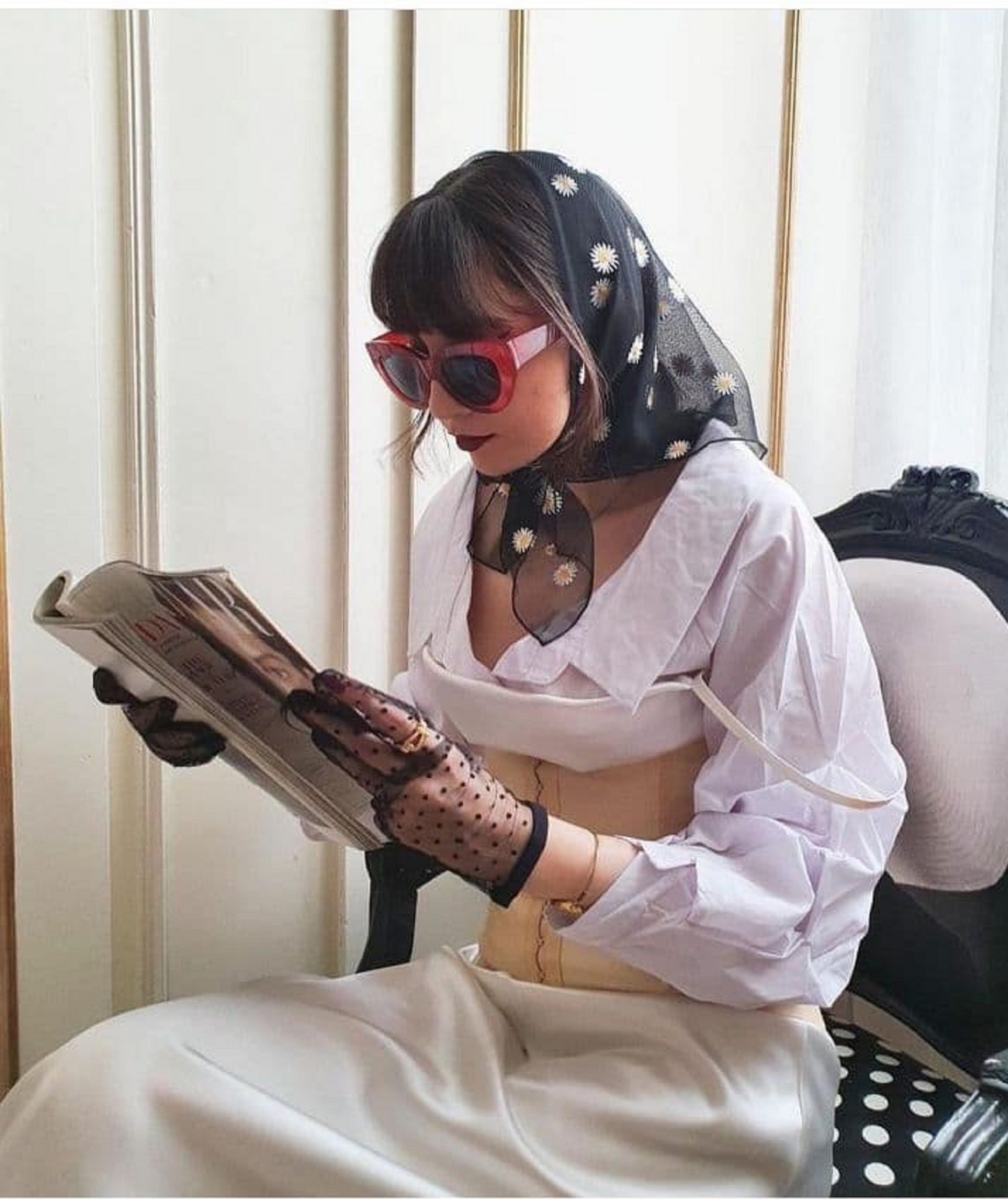 روسری با استایل ژورنالی